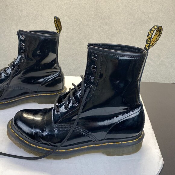 Dr. Martens Short Boots Black Leather Yellow Stitch 8 Hole Size US8 /EUR 39 - Picture 11 of 16